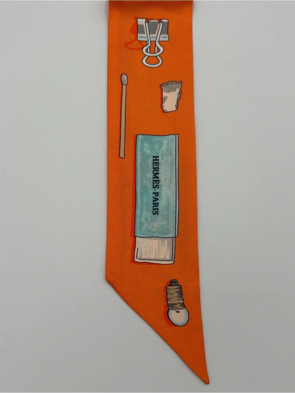 Hermes In the Pocket Twilly Silk Orange Multicolor Everyday Objects Leigh Cooke - Picture 4 of 6